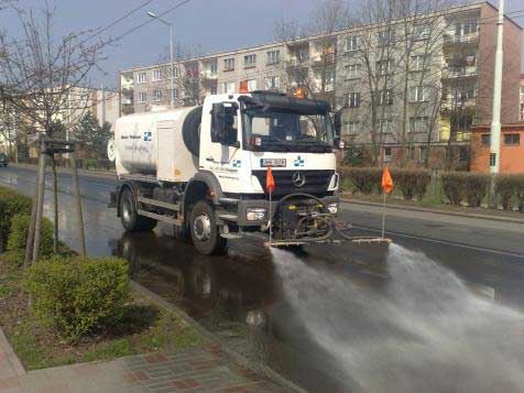 Cleaning road Cleaning road